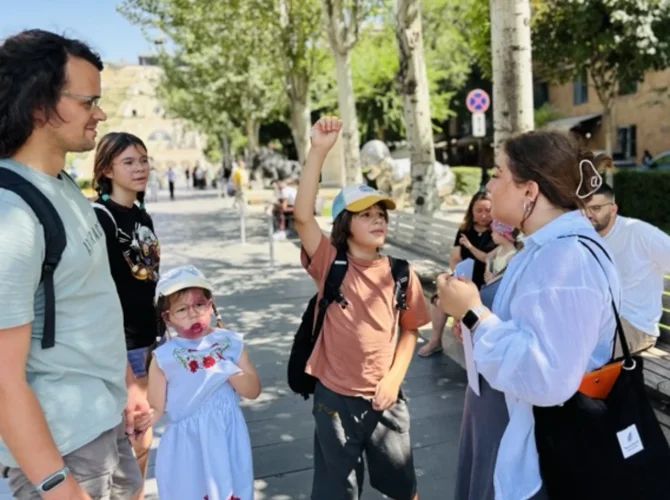 Дорисуй Каскад. Пешеходная экскурсия для детей с мастер-классом по рисованию